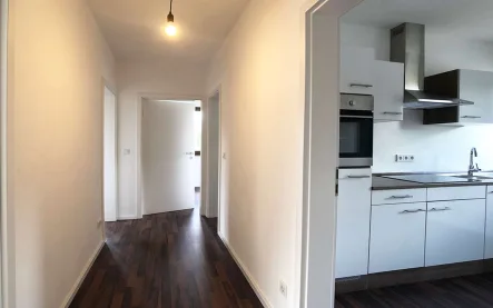 Moderner Eingangsbereich - Wohnung mieten in Trier - Helle, sanierte 3 ZKB Wohnung mit Balkon zwischen Uni und City - 2er WG geeignet