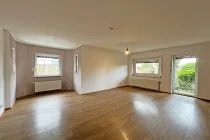 großzügiges Wohnzimmer