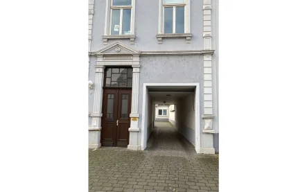 Stellplatz_Lindenstraße-Einfahrt - Garage/Stellplatz mieten in Trier - Stellplatz in der Innenstadt / Lindenstraße zu vermieten - 65,00 €/mtl. Miete