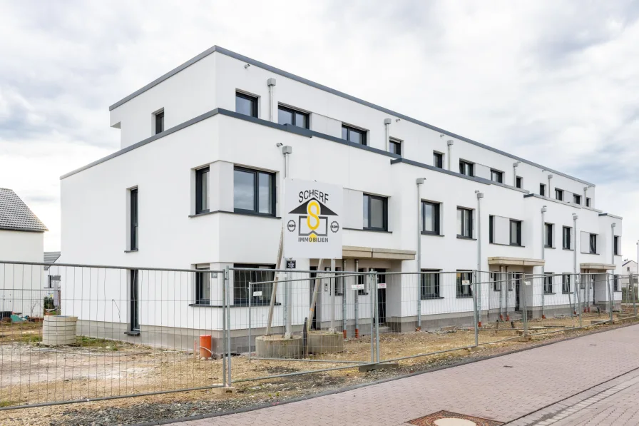 Vorderansicht - Haus kaufen in Trier - Neues Reiheneckhaus  Tarforster Höhe mit schöner Dachterrasse, KFW 40  Familienförderung möglich 