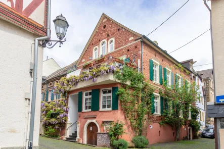 Ansicht 1 - Haus kaufen in Ürzig - Großzügiges Patrizierhaus mit besonderem Charme und Geschichte für Individualisten in Ürzig/Mosel 