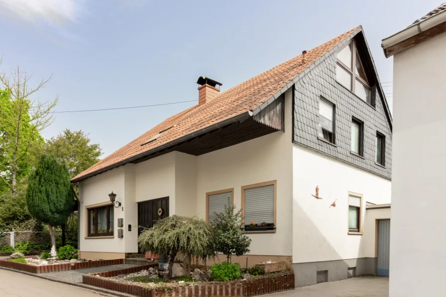 Außenansicht 2 - Haus kaufen in Konz - Gepflegtes freistehendes Zweifamilienhaus in gefragter Lage von Konz-Niedermennig
