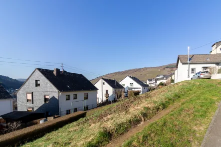 Bild 1 - Grundstück kaufen in Waldrach - Schönes Baugrundstück in ruhiger Ortslage von Waldrach mit schönem Blick  