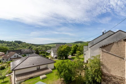 Ausblick Balkon - Wohnung mieten in Konz - Modernes Wohnen mit sonnigem Dachbalkon im Energiesparhaus in schöner Lage von Konz-Obermennig