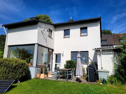 Rückansicht - Haus kaufen in Trier - Freistehendes Wohnhaus mit Garage in herrlicher Lage von Trier-Olewig mit schönem Blick