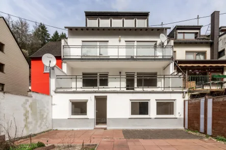 Ansicht Rückseite 2 - Haus kaufen in Trier - Renoviertes Mehrgenerationenhaus mit herrlichem Garten in schöner Randlage Trier-Zewen