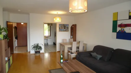Wohnzimmer - Wohnung kaufen in Trier / Tarforst - 3 Zimmer-Whg. mit Balkon und TG Stellplatz