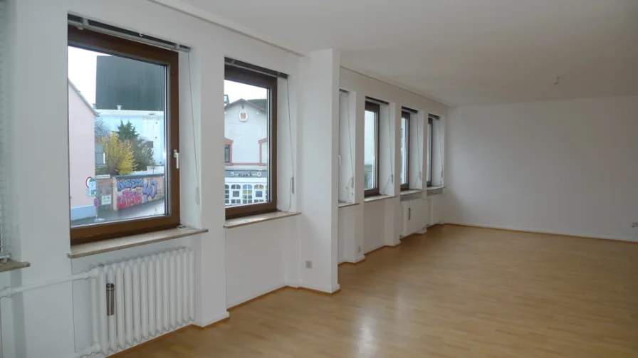 Wohnzimmer - Wohnung mieten in Trier - Zentral und doch nicht in der Fußgängerzone - 3-Zimmerwohnung mit Balkon