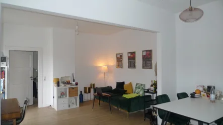 Wohnzimmer mit Küche - Wohnung mieten in Trier - ruhige  2-Zimmerwohnung mit Balkon - mitten in der Stadt