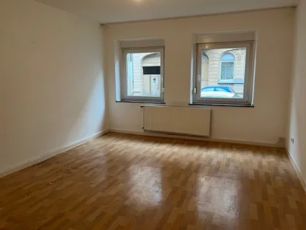 Laminatboden, neu - Wohnung mieten in Duisburg - + + + 1-ZI-WHG mit neuem Bad für 1 Person - Gartenmitbenutzung + + +