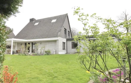 Gartenansicht - Haus kaufen in Rheinberg - Einfamilienhaus mit eigenständigem Anbau in Rheinberg Annaberg