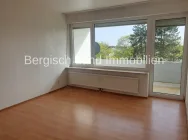 Wohnzimmer mit direktem Zugang zum Balkon