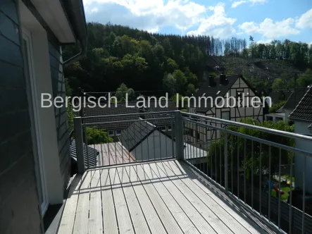 Südbalkon - Wohnung mieten in Gummersbach - *** 2-Zimmer-Dachgeschosswohnung - Südbalkon ***