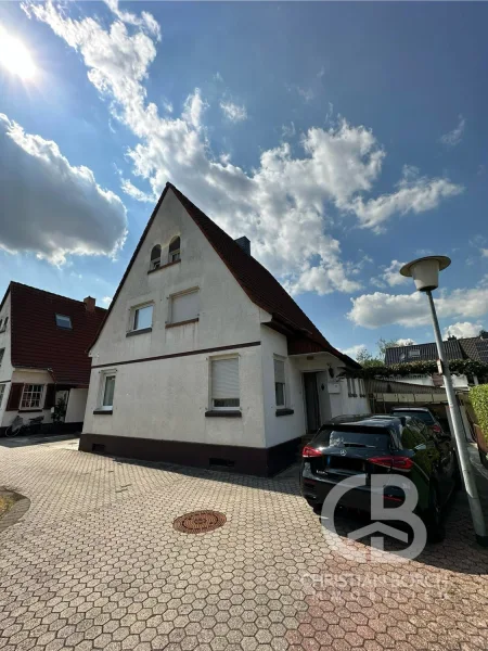  - Haus kaufen in Troisdorf - Sanierungsbedürftiges Doppelhaus in Stadtrandlage von Troisdorf