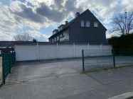 Garagenhof hinter dem Haus