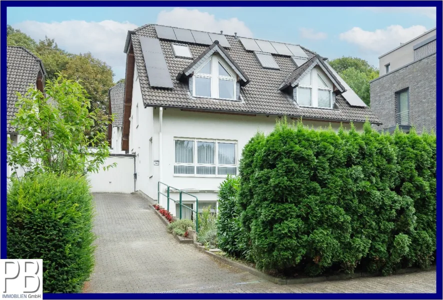 Straßenansicht - Haus kaufen in Wuppertal - Doppelhaushälfte mit Garage in exzellenter Lage