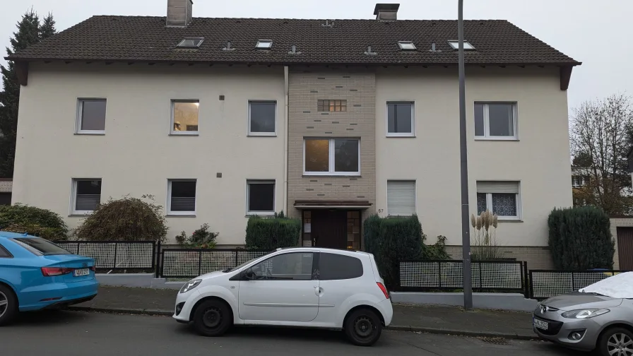 Hausansicht - Wohnung mieten in Wuppertal - Frisch gestrichen! Schöne helle Dachgeschosswohnung in Wuppertal-Langerfeld