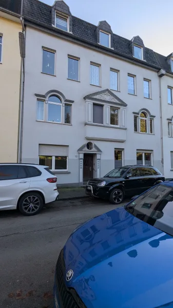 Hausansicht - Wohnung mieten in Wuppertal - Vollständig renoviert! 1-Zimmerwohnung in Wuppertal-Barmen mit Balkon