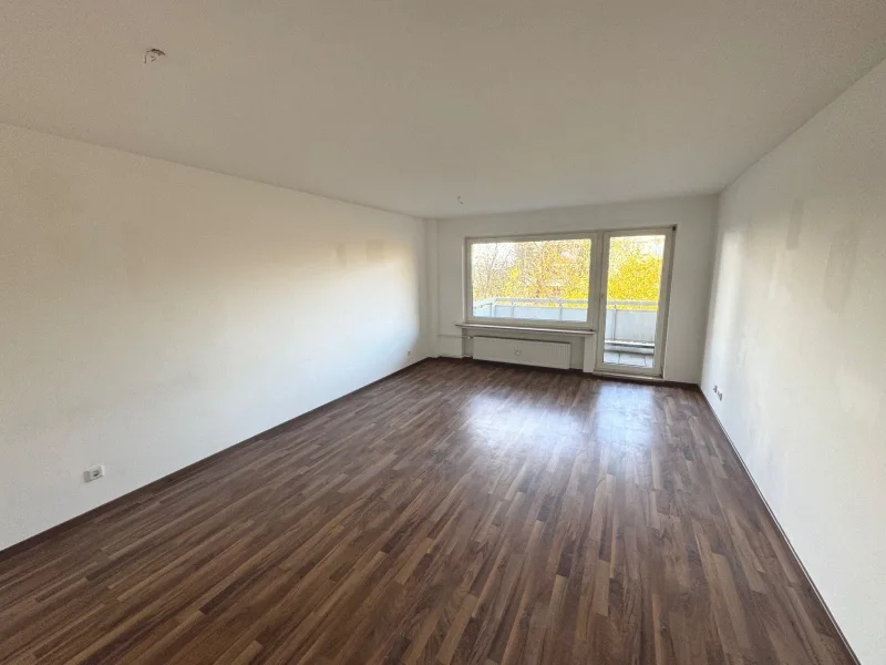 Wohnzimmer Bild 1 - Wohnung mieten in Wuppertal - Schöne 3-Zimmerwohnung in Wuppertal-Nützenberg (nur mit Wohnberechtigungsschein)