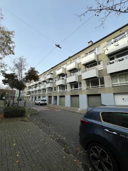 Hausansicht - Wohnung mieten in Wuppertal - teilrenovierte schöne 2,5-Zimmer Maisonettewohnung in Wuppertal-Barmen mit Balkon