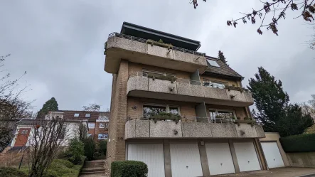 Rückansicht - Wohnung mieten in Wuppertal - Teilweise renoviert! 2-Zimmerwohnung in Wuppertal-Oberbarmen mit Balkon