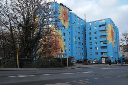 Hausansicht - Wohnung mieten in Wuppertal - 3-Zimmer-Wohnung mit Balkon in Wuppertal-Oberbarmen (Erstbezug nach Sanierung)