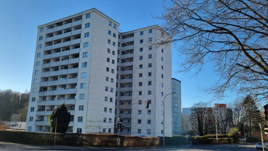  - Wohnung kaufen in Wülfrath - FREUNDLICHE VIER- BIS FÜNF- ZIMMER-WOHNUNG MIT LOGGIA UND AUFZUG