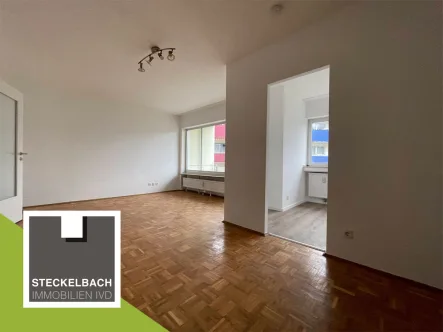 Wohn-/Esszimmer mit Balkon - Wohnung mieten in Köln - Komplett renovierte Wohnung in Höhenberg