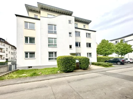 Außenansicht - Wohnung mieten in Köln - 3 Zimmer Wohnung mit Balkon und Tiefgaragenstellplatz!