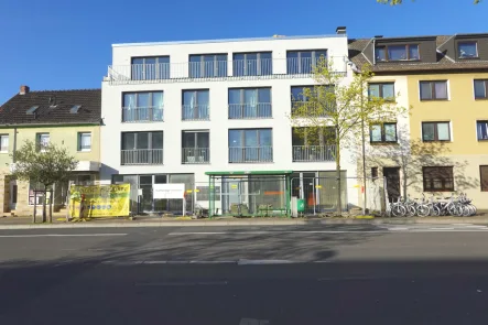 Straßenansicht - Laden/Einzelhandel mieten in Leverkusen - IIhr Traumladen beginnt hier! - Ebenerdiges Ladenlokal in erstklassiger Neubau-Lage