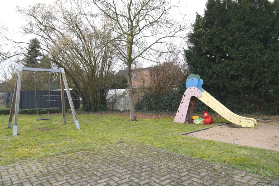 Spielplatz am Haus