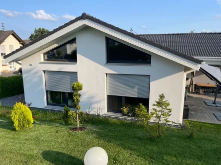  - Haus kaufen in Steinebach an der Wied - Traumhafte hochwertige Winkelbungalow, in der Nähe von Hachenburg.