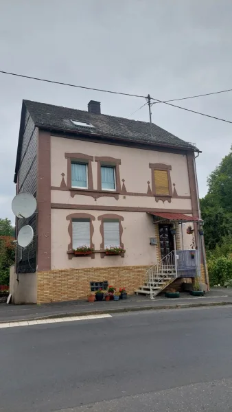  - Haus kaufen in Herdorf - Geräumiges Einfamilienhaus mit großem Grundstück und viel Platz für die Familie