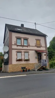  - Haus kaufen in Herdorf - Geräumiges Einfamilienhaus mit großem Grundstück und viel Platz für die Familie