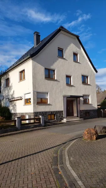  - Haus kaufen in Dickendorf - Großzügiges Familienhaus mit vielseitiger Scheune, Garage und viel Platz für individuelle Wohnträume