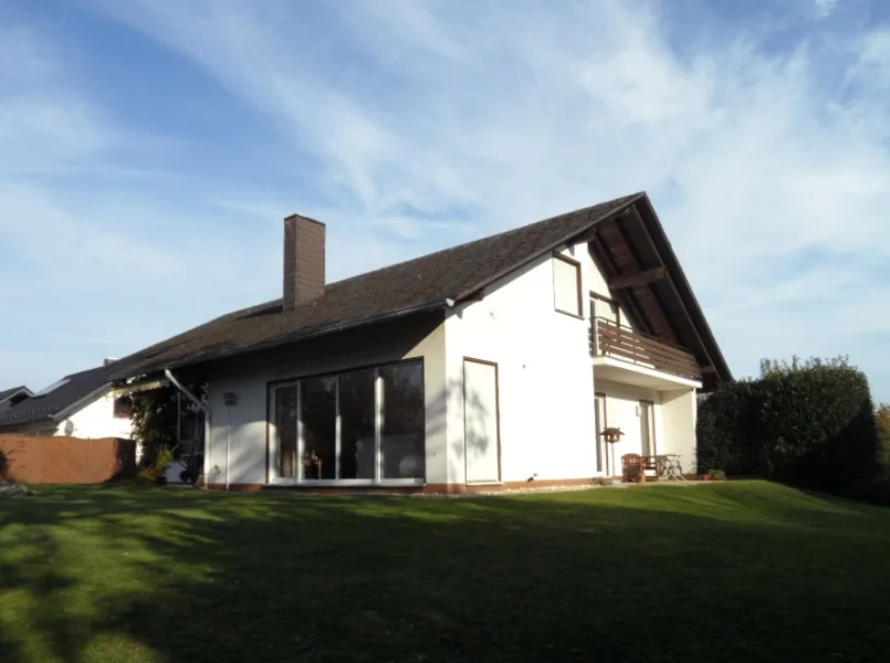 Titelbild - Haus kaufen in Daaden VG - Elegantes Wohnhaus in Ortsrandlage - Ihr Rückzugsort mit Wohlfühlcharakter! 