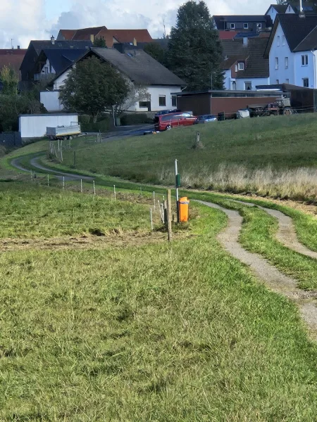  - Haus kaufen in Grünberg - Zweifamilienhaus mit zusätzlicher Einliegerwohnung, die beim Abtrag mithilft