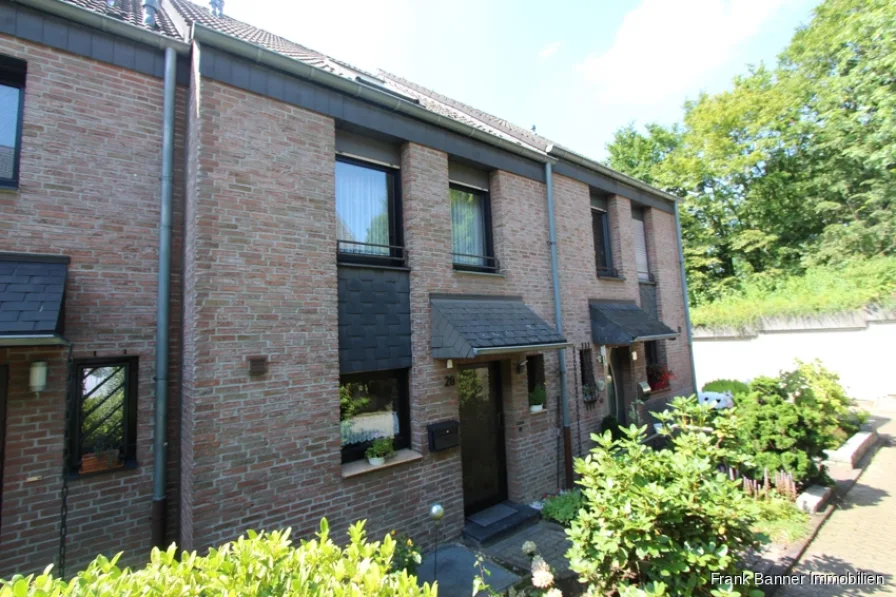 Hausansicht - Haus kaufen in Mettmann - Mettmann: Mein eigenes Haus mit Garten und Garage