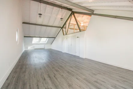 Loft-Ambiente - Büro/Praxis mieten in Düsseldorf - Exklusives Loft-Ambiente - Einladend, geräumig und voller Licht