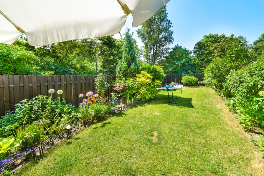 Sonnengarten - Haus kaufen in Düsseldorf - Sonniges Dreiparteienhaus in gewachsener Siedlung