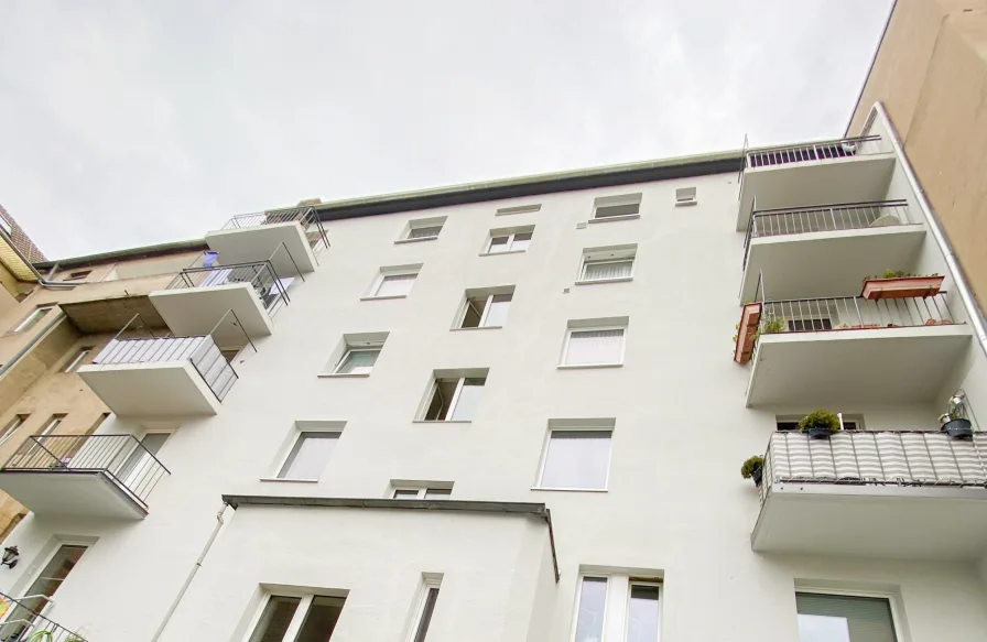 Rückansicht - Zinshaus/Renditeobjekt kaufen in Düsseldorf - modernisiertes Mehrfamilienhaus - voll vermietet