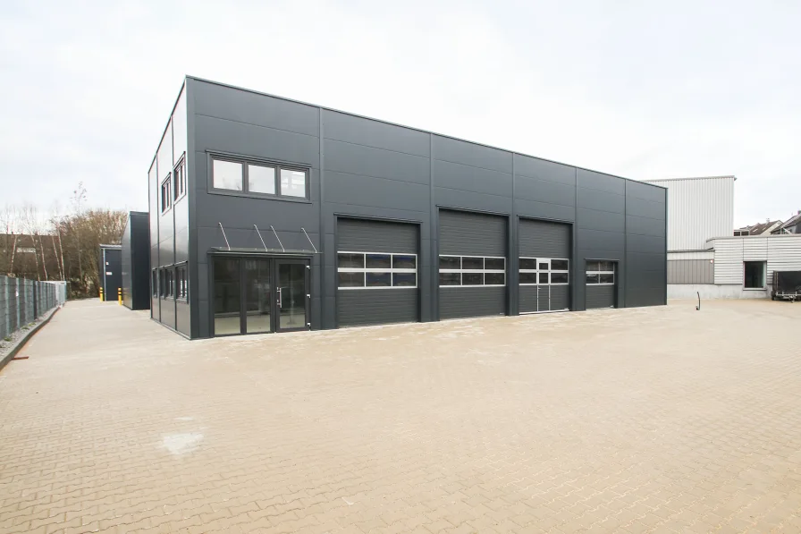 NEUBAU - Halle/Lager/Produktion mieten in Mettmann - NEUBAU  Erstbezug – repräsentative Gewerbehalle ideal für KFZ-Sparte