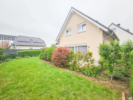 gepfleger Garten - Haus kaufen in Langenfeld - Ihr zukünftiges Familienglück