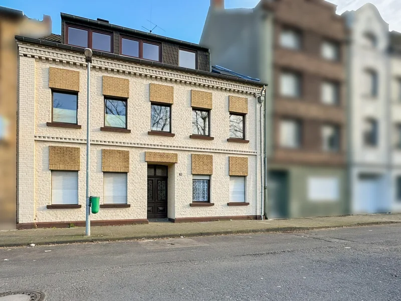 Fünf-Parteien-Stadthaus - Zinshaus/Renditeobjekt kaufen in Düsseldorf - Fünf-Parteien-Stadthaus - ideal für Mehrgenerationen