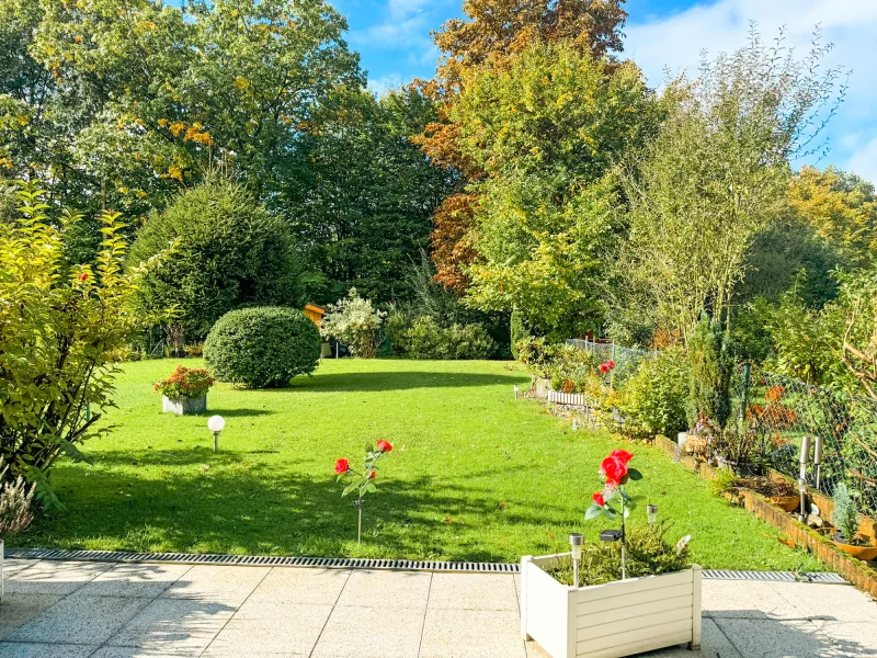 romantsich eingewachsen  - Haus kaufen in Erkrath - Gartenparadies für die junge Familie