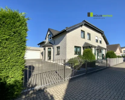 Außenansicht1 - Haus kaufen in Geilenkirchen - Traumhafte Doppelhaushälfte mit großem Garten in Top-Lage von Geilenkirchen!