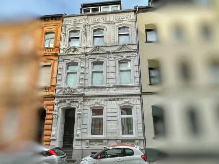 Hausfront - Wohnung kaufen in Düren - Eigentumswohnung mit Altbauflair in ruhiger, zentrumsnaher Lage von Düren