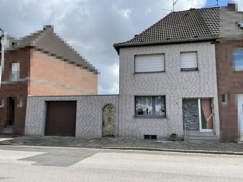 Frontansicht - Haus kaufen in Linnich / Körrenzig - Renovierungsbedürftiges Einfamilienhaus mit Garage in Linnich- Körrenzig