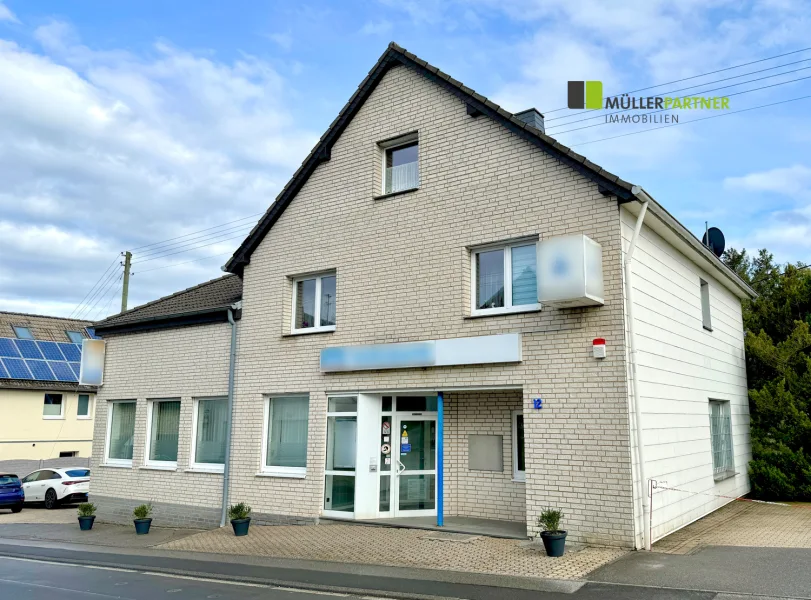 Frontansicht  - Zinshaus/Renditeobjekt kaufen in Nideggen-Schmidt - Wohn-/Geschäftshaus und sanierungsbedürftiges Wohnhaus in Niddeggen-Schmidt