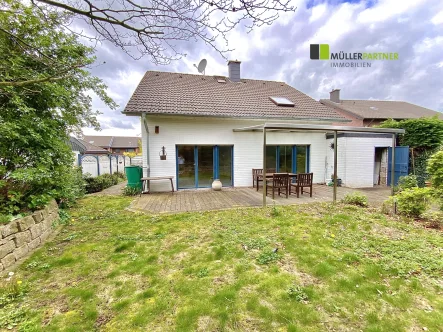 Haus Rückansicht - Haus kaufen in Eschweiler / Dürwiß - Einfamilienhaus mit Garage in bester Lage von Eschweiler-Dürwiss!